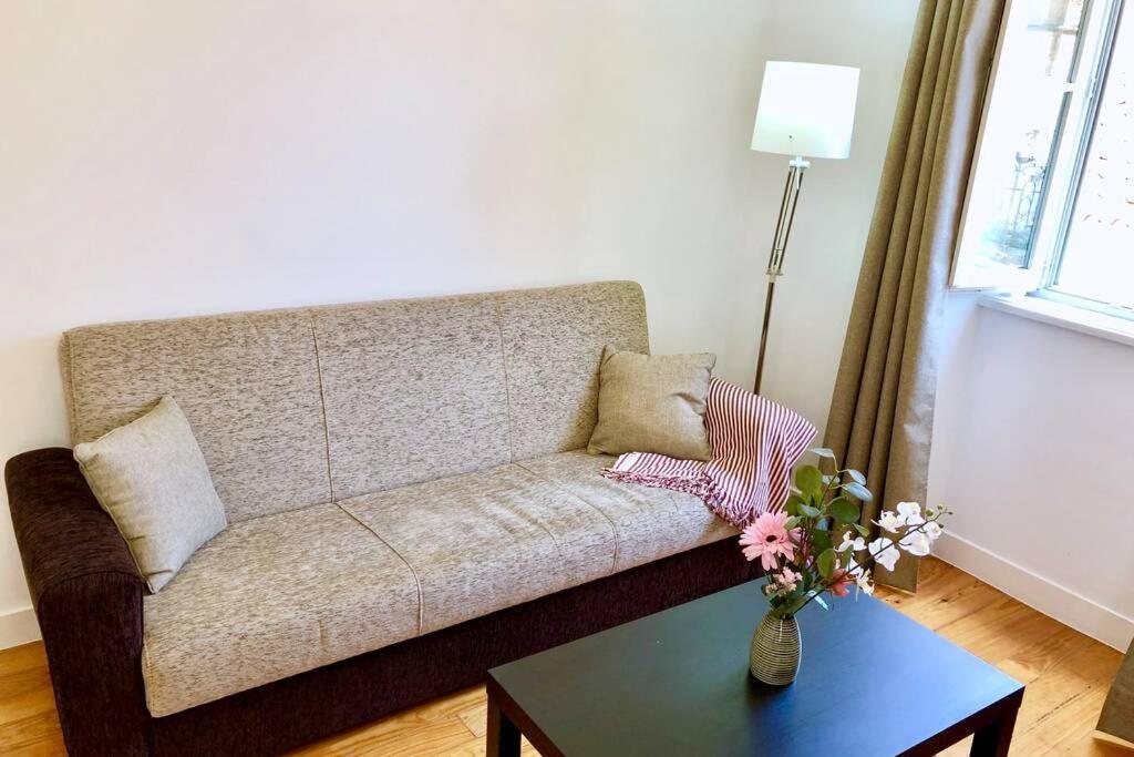 32 2 - Heart Of Lisbon Private Apartment, Bairro Alto Exterior foto